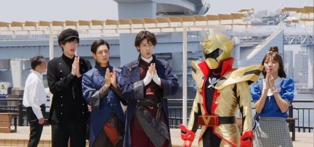 爱红烧肉|假面骑士圣刃:特别篇圣刃式织女故事不敢恭维,界贼来袭圣刃世界