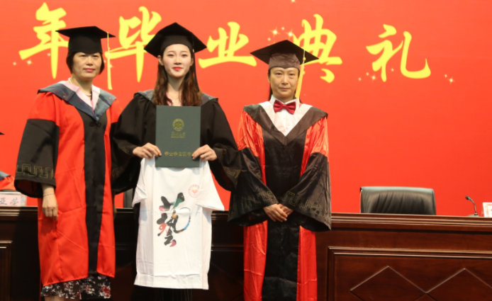 学霸|出自211大学，却被清北、中科等名校抢着要，这位美女学霸不简单