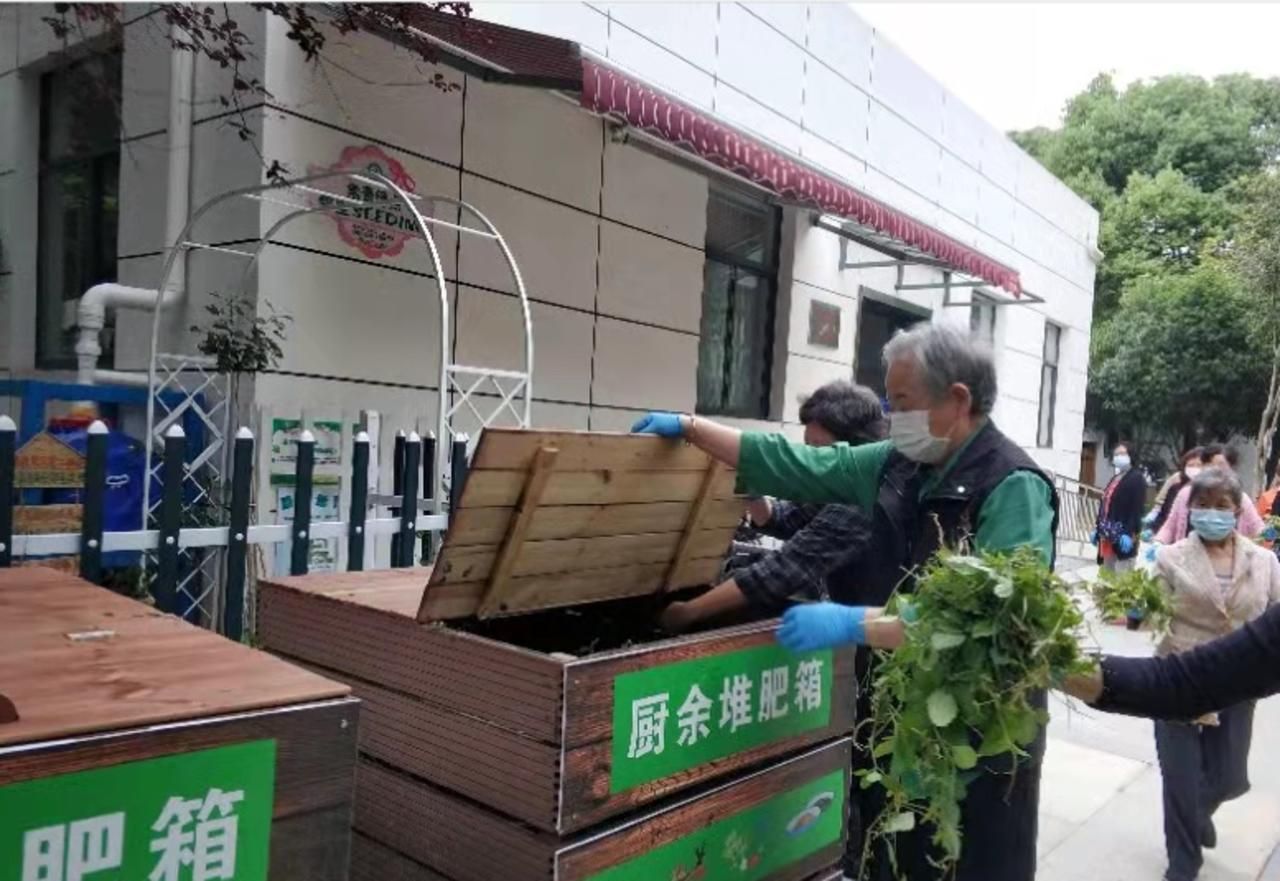 胡了说扒道 学习垃圾分类，迎接全国卫生城市复审，常青绿管家在行动
