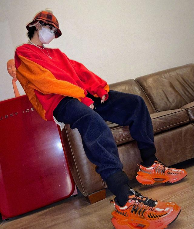 明星|国货签约顶流将迎爆发!肖战成李宁全球代言,鸿星尔克邀约王一博