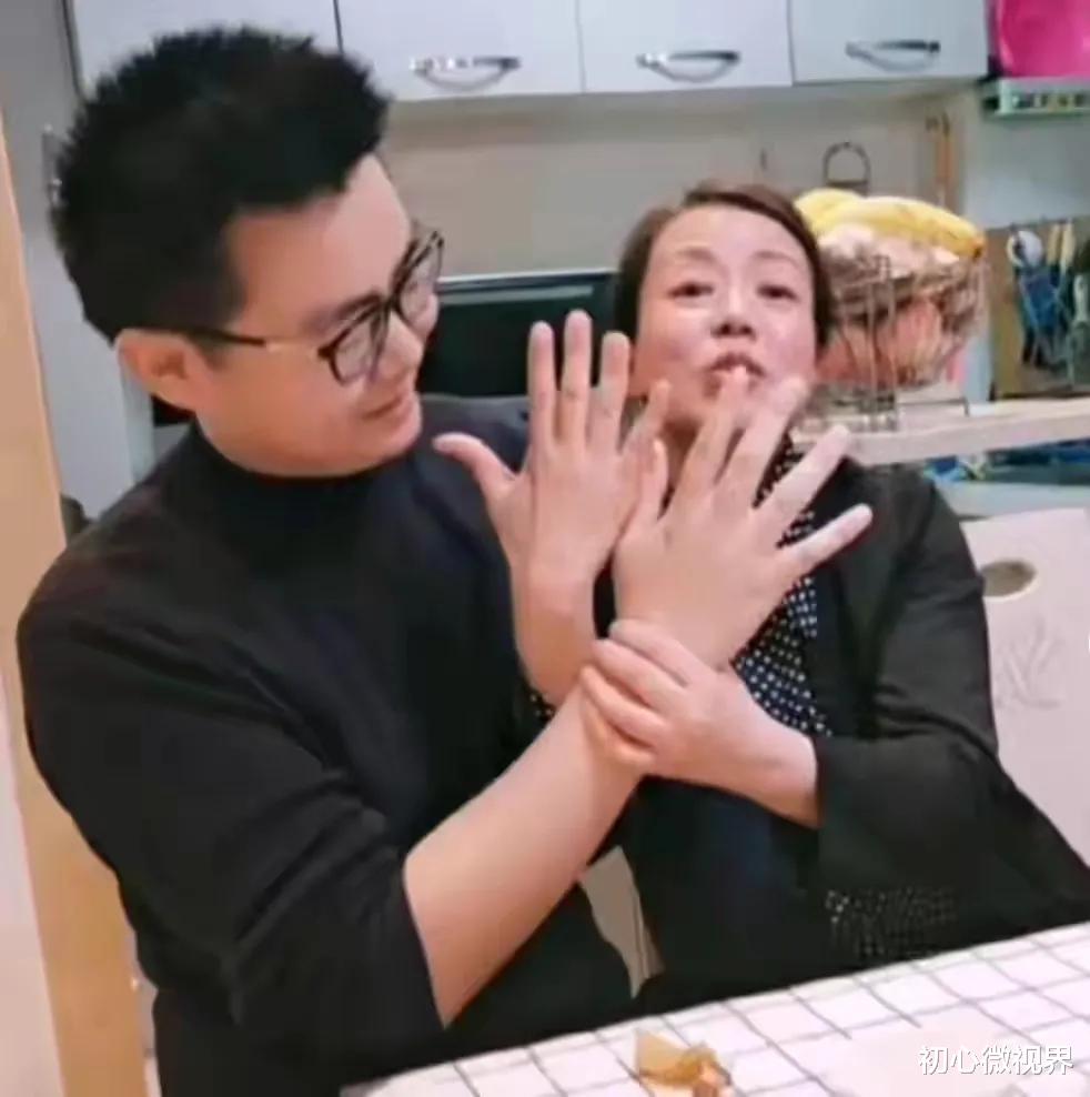 家医谈育 母亲节郭威送给养母和生母一份大礼：许敏是惊喜，杜新枝是惊吓