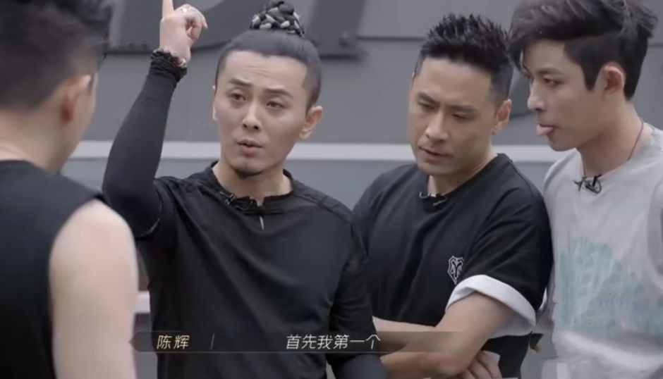 披哥|看了《披哥》二公淘汰环节，我只想说：男人怎么可以比女人还虚伪