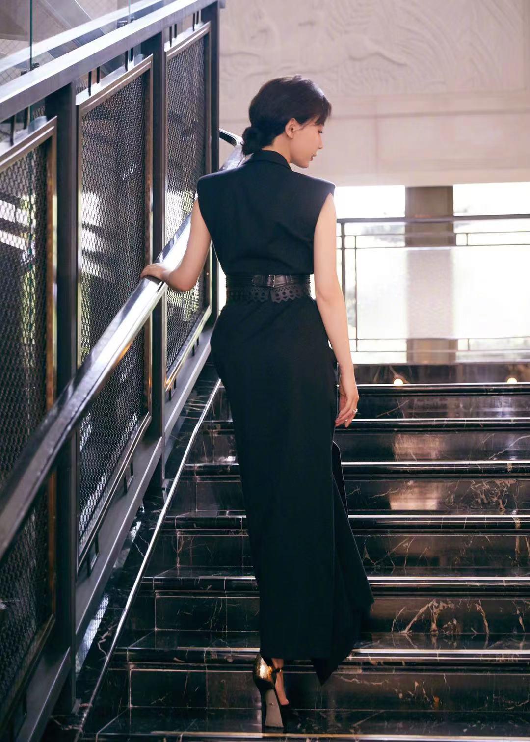 穿衣搭配|45岁的陈数化身职场穿搭教科书,知性干练超有范