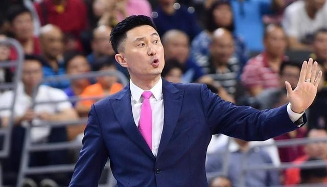 小米粒妈咪|18天后中国男篮有比赛 易建联能回归么 CBA5大内线谁能脱颖而出