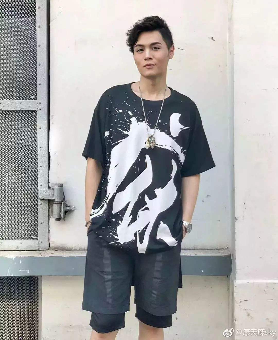 康天庥|广东“巨星”康天庥眼光毒辣，现实中老婆美艳还旺夫，不输罗飞雁