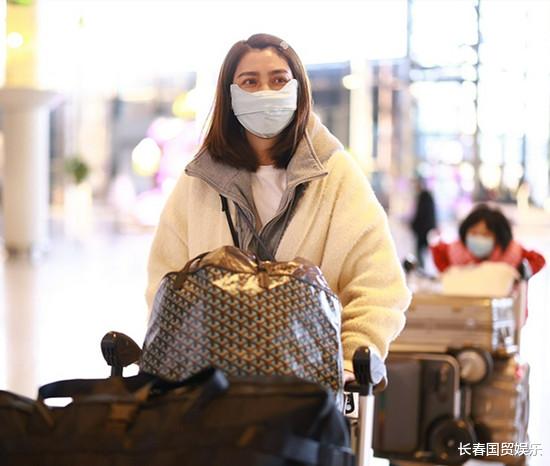 洪欣|50岁洪欣素颜近照曝光，路人镜头下真实颜值全现形