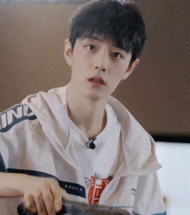 肖战|王一博千玺杨幂杨紫均提名，网友疑问为何没肖战，粉丝回答很幽默