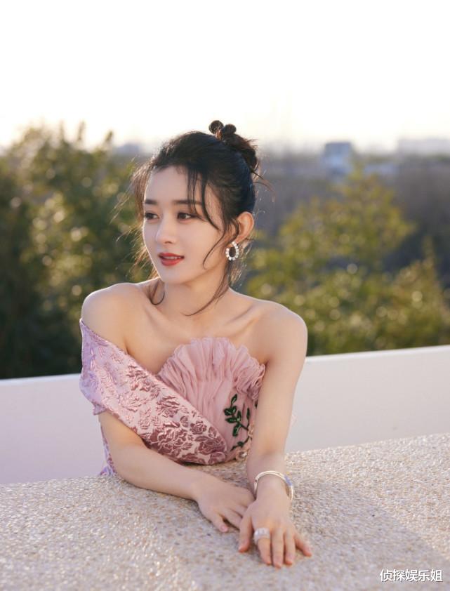 赵丽颖|赵丽颖离婚后首现身录综艺，打扮少女长腿吸睛，路透生图状态超好