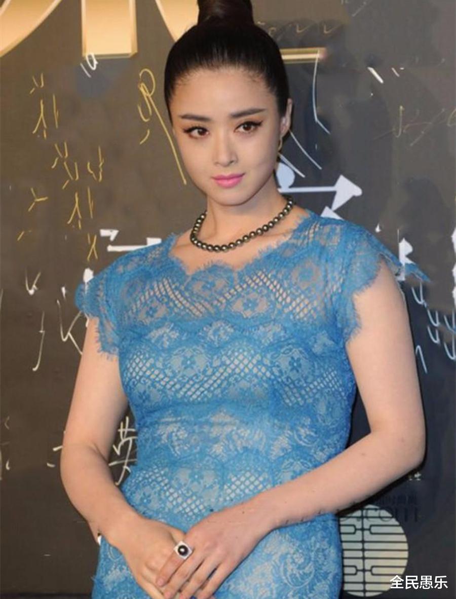 羽绒服|蒋欣能瘦下来是有原因的，看到她吃的食物，粉丝直呼心疼