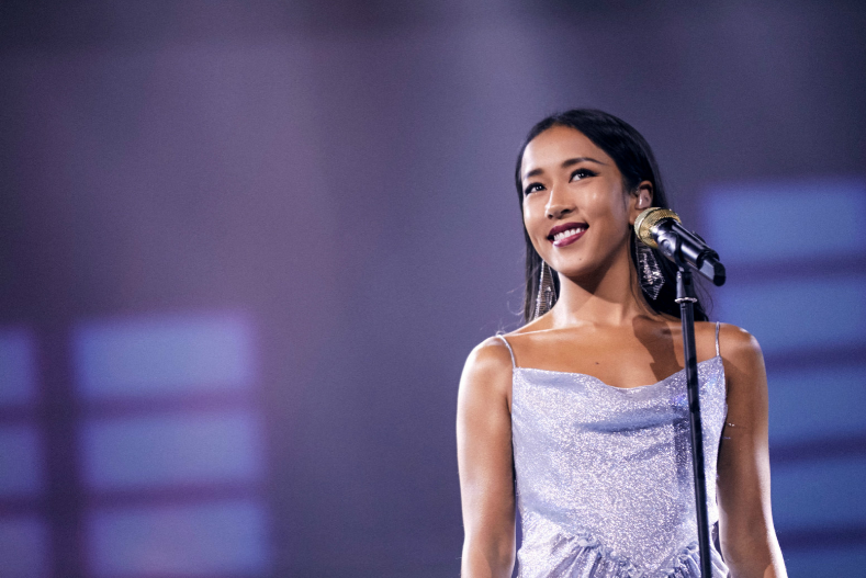 吉克隽逸|有一种“整容”叫吉克隽逸卸妆，素颜曝光后，网友：为啥要扮黑？