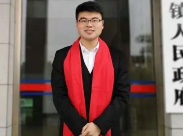 清华大学|3位清华学霸当选3地县长，学识不凡！两个博士，一个高考文科状元