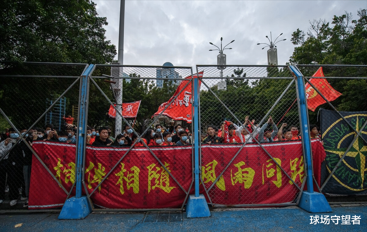 廣州隊|3連勝！廣州隊力壓海港劍指亞軍，青訓小將雙雙爆發(fā)暗藏深意
