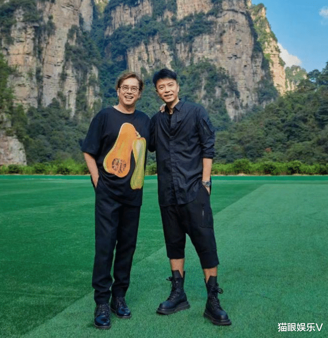 谭咏麟|谭咏麟不受风波影响，晒合照为李克勤庆54岁生日，面色红润心情大好