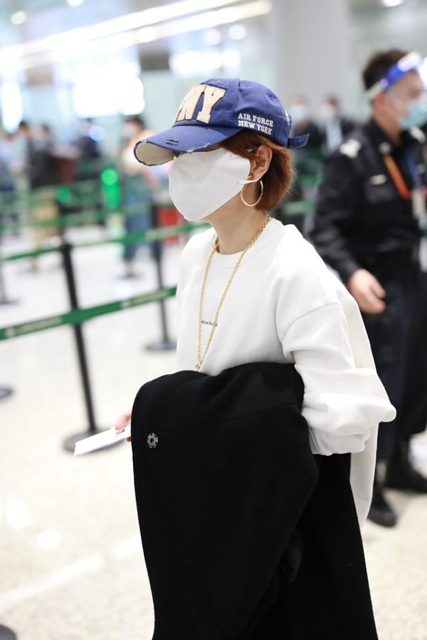 穿衣搭配|马伊琍不留超短发真有女人味，锁骨发温柔又帅气，穿着朴素也高级