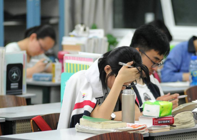 学霸|哪些家庭容易出学霸？父母是这种职业组合的最佳，工薪家庭垫底