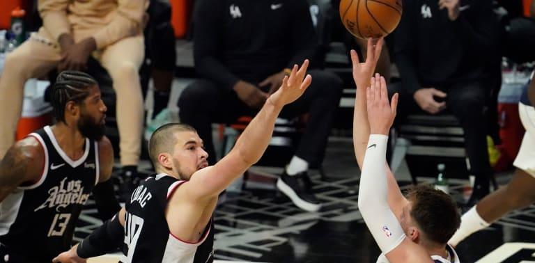 快船队|8中2，7中1！认清现实吧小卡，你跟乔治的组合从一开始就是个错！