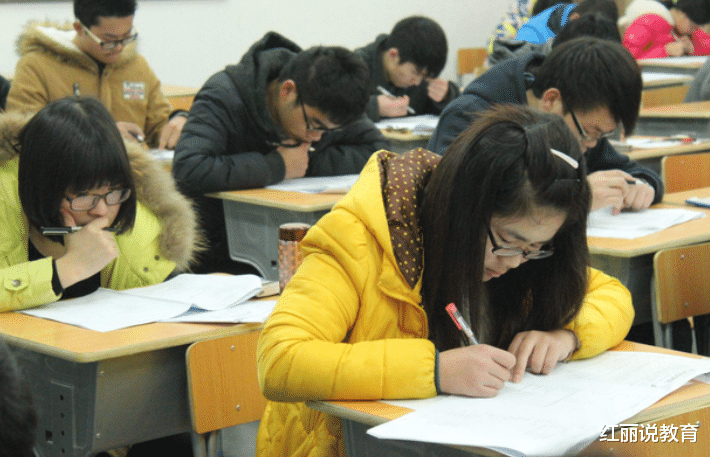 应届生|2021应届生突破900万,专科生面临就业难,“毕业即失业”一语成谶