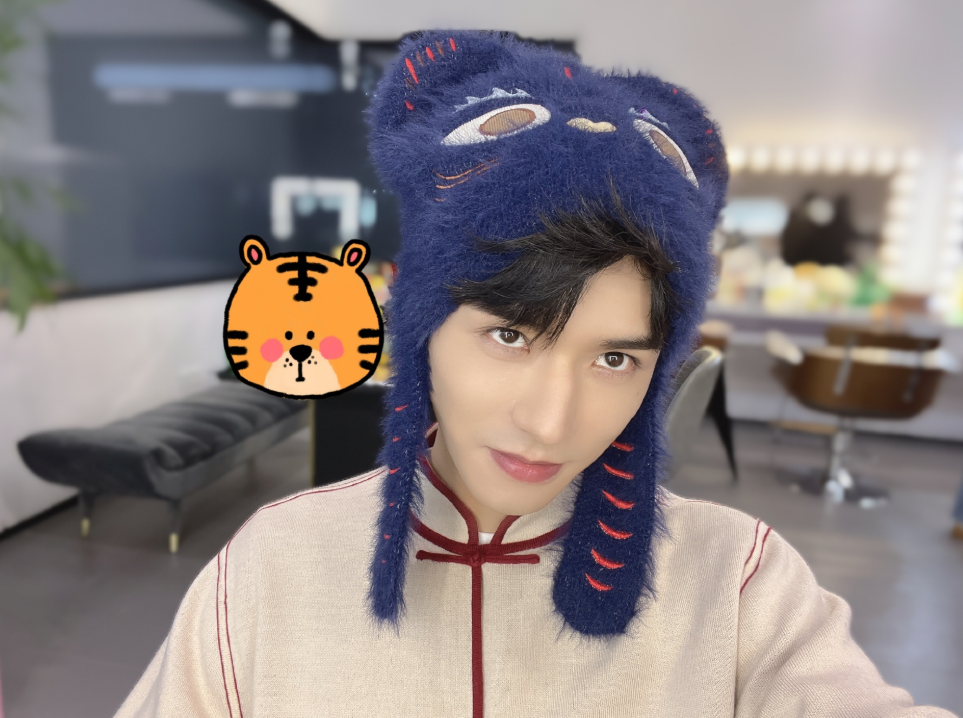 龚俊|龚俊发自拍加入跨年晚会,王一博华晨宇人气高,三小只合体无望