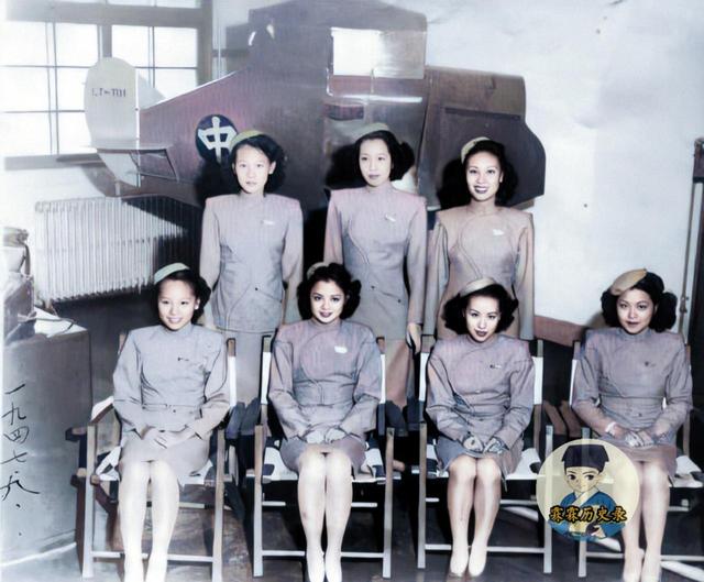 飞机|上世纪40年代空姐的高清旧影，了解空中小姐的最早起源