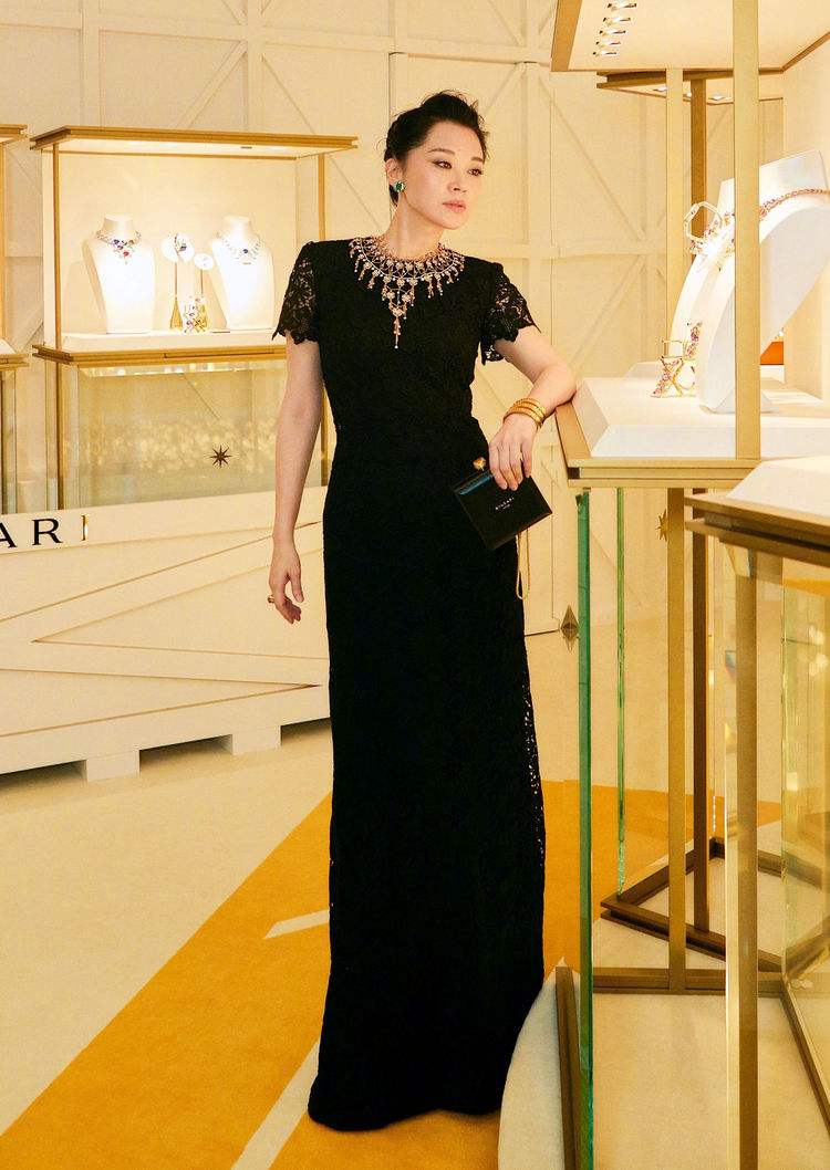 混搭时尚Anna|许晴气质太好了，穿蕾丝“开胃礼服”显优雅高贵，哪像50多岁阿姨