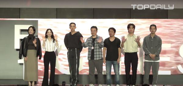 失控的想你|梁益准台上突往后摔!刘亚仁、朴正民敏捷救人