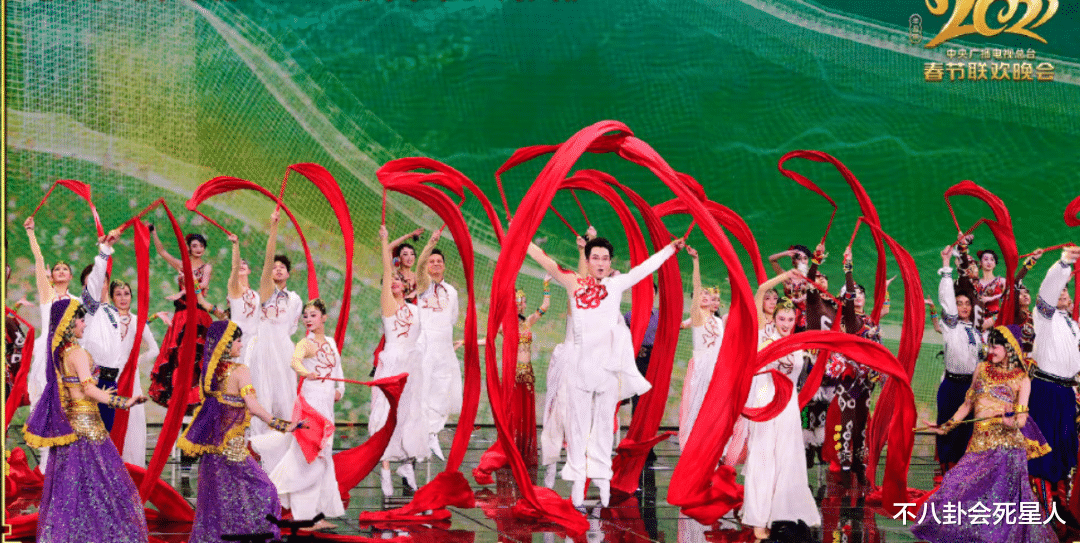 春晚|春晚男星状态佳：王一博独舞帅气，刘德华又唱又跳，成龙老当益壮