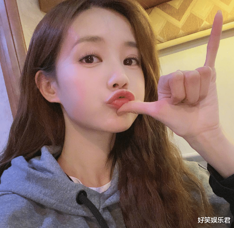 李一桐|李一桐的脸被按进蛋糕，男演员回应：我按的，所以呢？原来不红有原因的