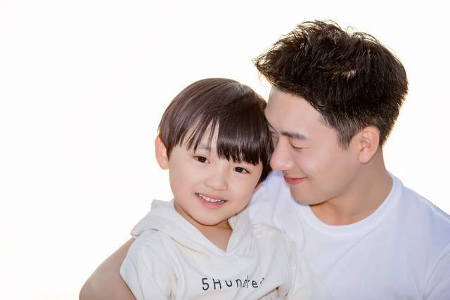 凝妈悟语|孩子动不动哭闹、发脾气,不打不骂不哄,教他告别“坏情绪”就好