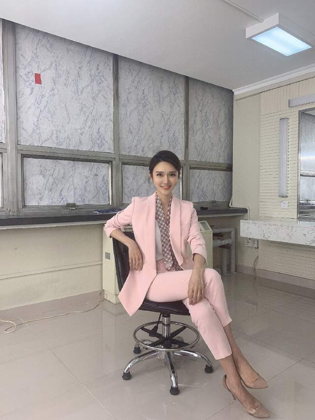 龙洋|今年春晚年纪最小主持人龙洋火了，11年毕业15年跳槽央视，她的职业经历更励志