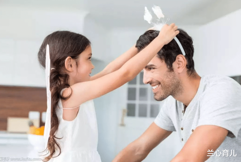 兰心育儿|宝爸偷吃孩子的“口粮”，被母亲当场抓获，下一幕笑翻网友