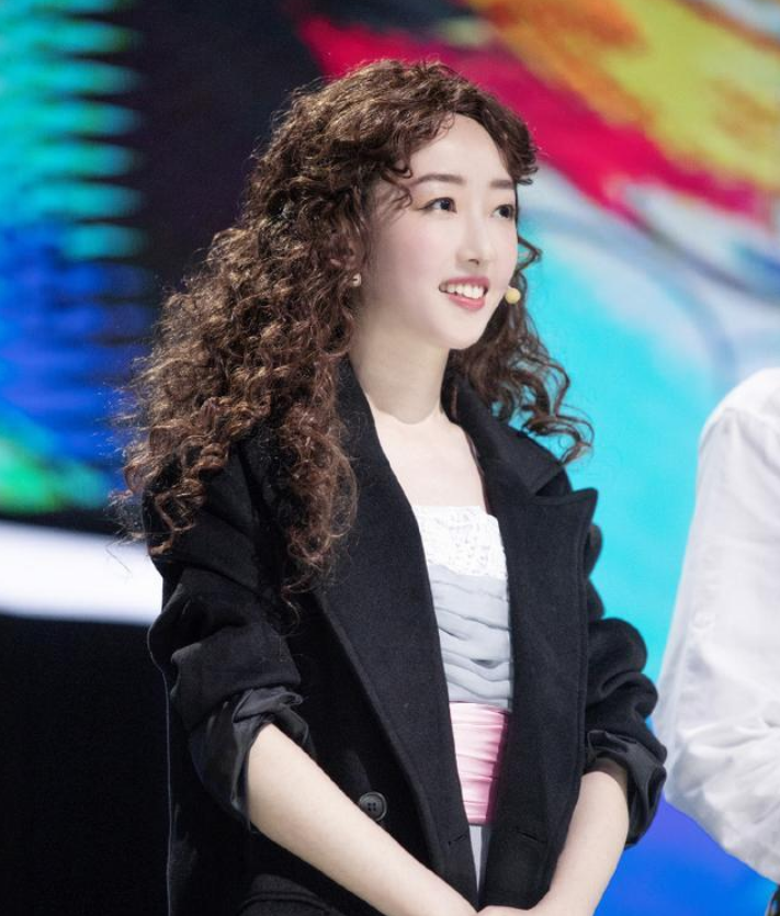 卷发|杨幂的卷发太显老，明明挺漂亮一张脸，却被发型带出了“阿姨味”