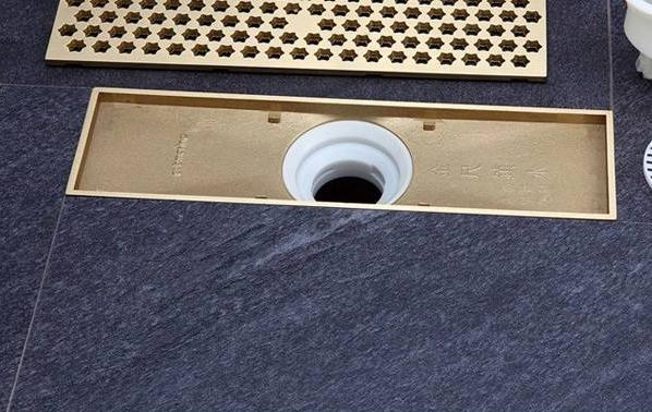 装修时尚家|现在淋浴房都不流行装挡水条了，这样装出来的效果更佳！