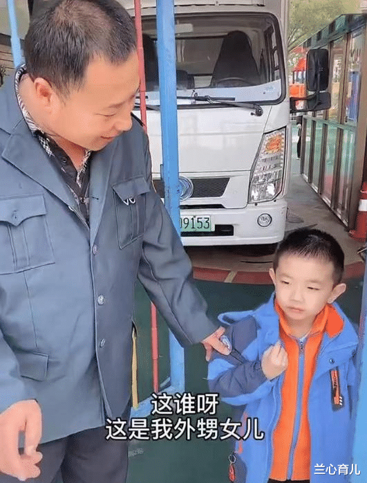 人贩子 20岁外甥女接4岁舅舅放学,老师怀疑人生:人贩子这么膨胀了吗