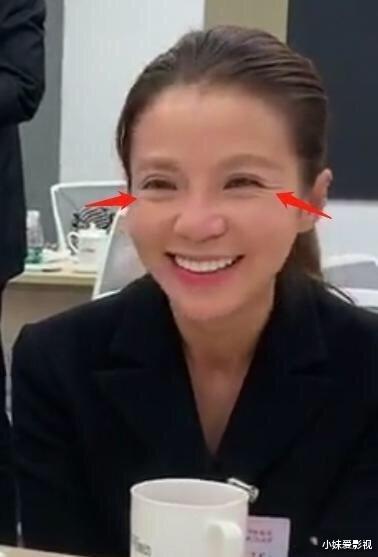 岳云鹏|没开美颜直播的朱迅，满脸皱纹皮肤松弛的特真实，是老阿姨！