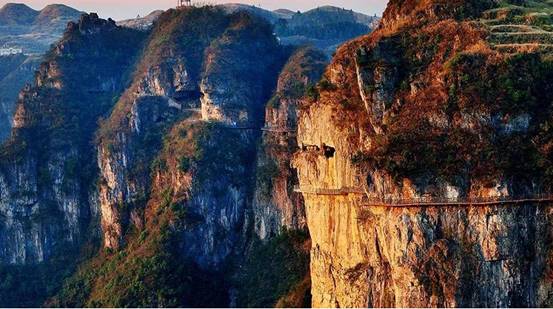 西藏 美国卫星拍下贵州悬崖景象,引网友热议:这简直是“反人类”操作