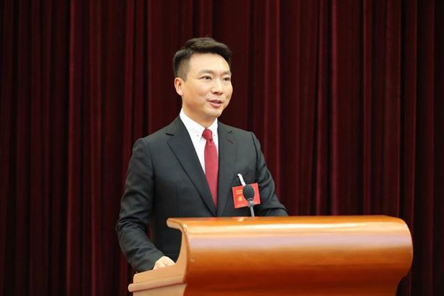 董卿|董卿落选谢娜遭罪，央视十佳主持人名单曝光，网友发现大批通稿