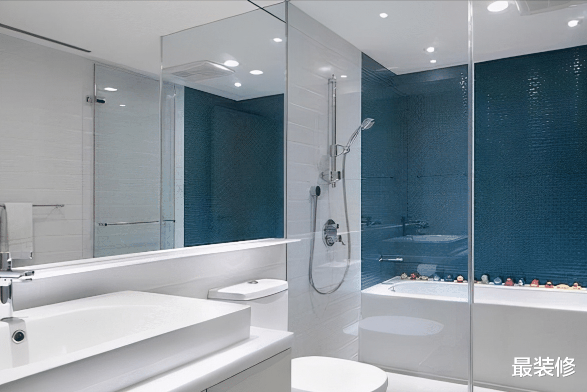 不管卫生间大小，学学年轻人的布置，高级美观还实用