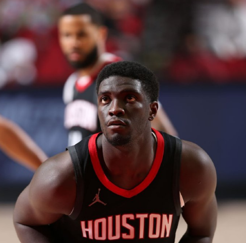 火箭隊(duì)|上限霍樂(lè)迪！16+5后衛(wèi)長(zhǎng)留火箭，五戰(zhàn)24記三分！斯通或續(xù)約小路威