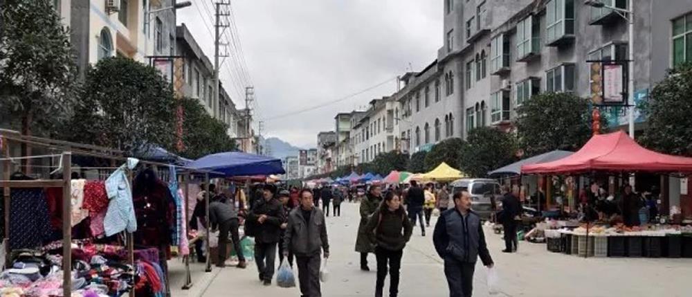玛法达星座 湖北咸丰县的这个集镇，和重庆犬牙交错，两地互相赶集