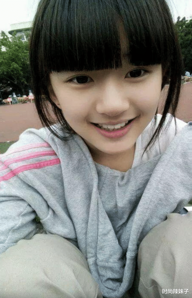 梅艳芳|赵露思机场照被疯传，当她离开10级PS后，这发量让秃头女孩酸了