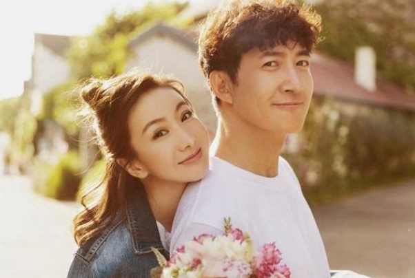 红酒故事会 结婚五年不生娃！老公：“就是嫌我没钱呗”
