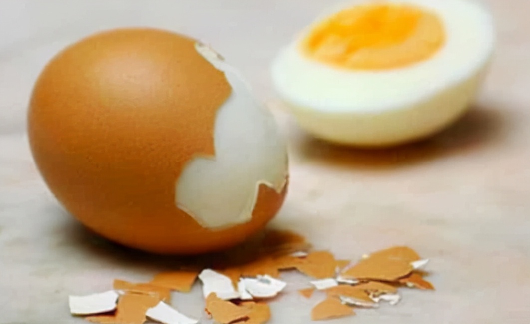 肝脏|男孩每天吃“1鸡蛋”，肝癌离世，马上停食这“2物”，小心肝脏烂如渔网