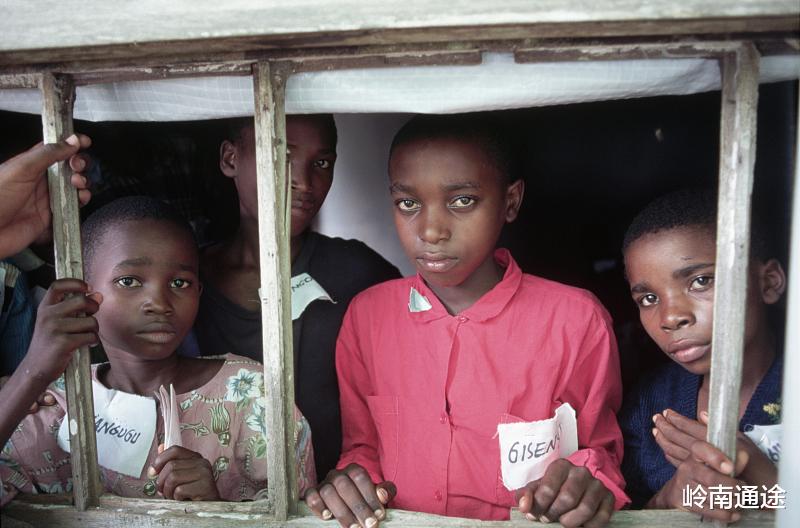 瑞典|公司准备派人去非洲卢旺达工作，该不该去？年薪40万的机会不多！