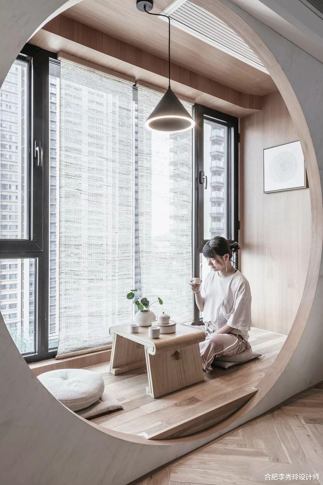 合肥李秀玲设计师 同样是把阳台打通，他家设计巧妙，一头洗衣一头储物，中间砌地台