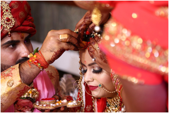 睹图 印度新郎婚礼上背不出乘法表，被新娘当场退婚：不能嫁给文盲