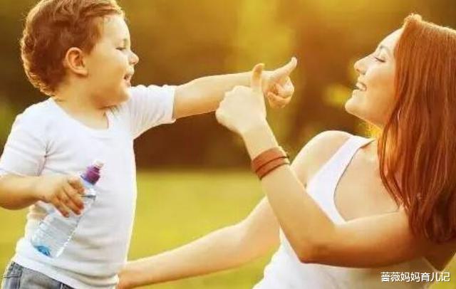 蔷薇妈妈育儿记|表扬孩子时，别再只会说“你真棒”，这样夸对娃发育有好处