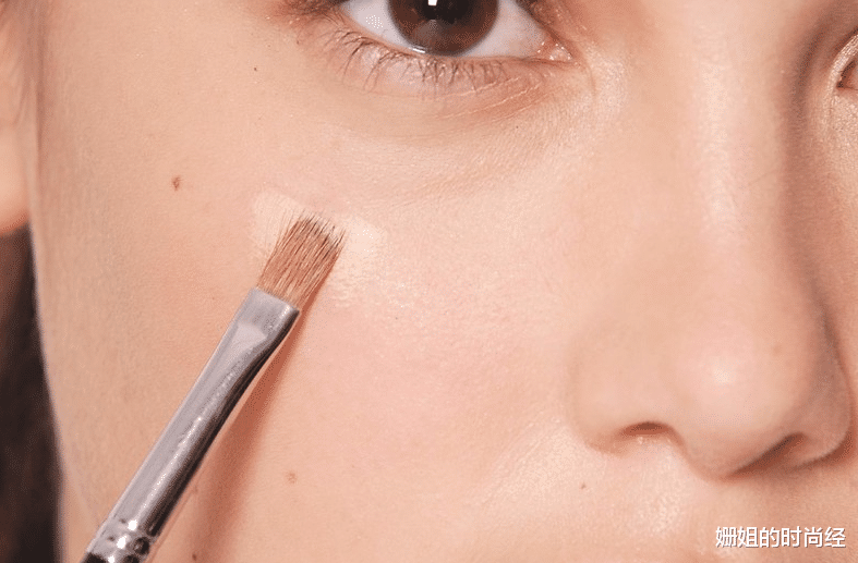 淡妆|女人再忙也要做一件事：出门化淡妆！教你正确步骤，简单又漂亮