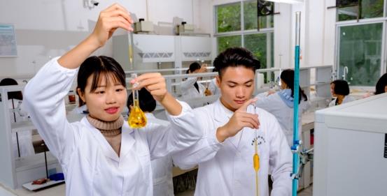 职业教育|一位985硕士生的感慨：快30岁，每月只有4600的工资，实属很心酸