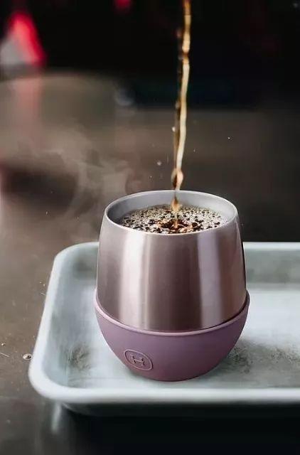 这种杯子不适合用来喝水,赶紧换掉,每个人家里都有