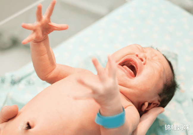 锦鲤妈咪|婴儿睡觉时总被“吓到”,未必是因为胆子小,家长可帮娃睡得更香